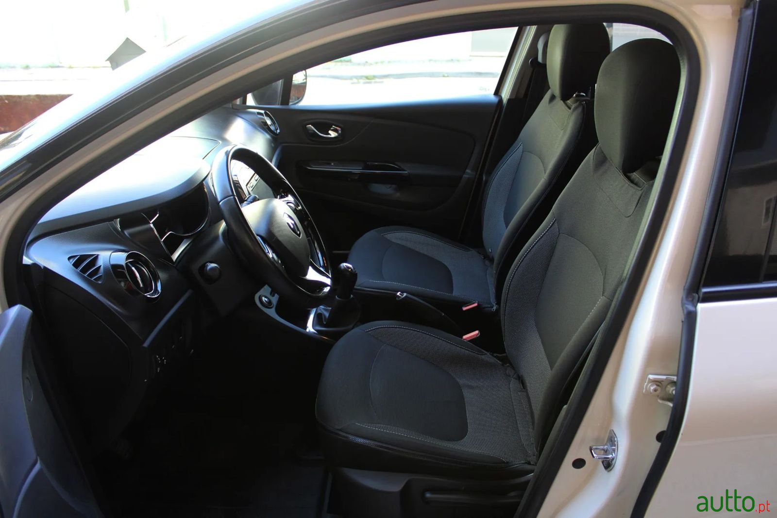 2014' Renault Captur photo #6