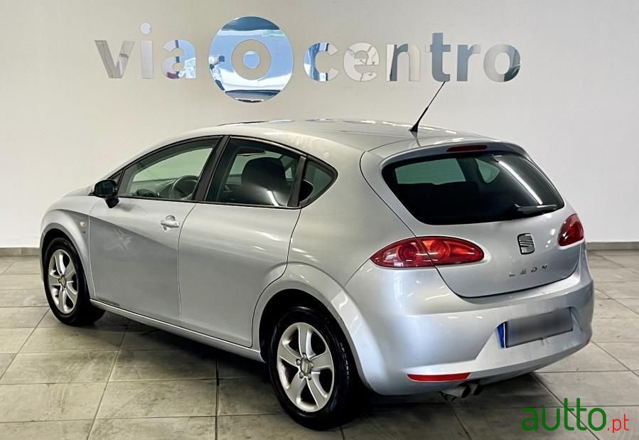 2009' SEAT Leon photo #2