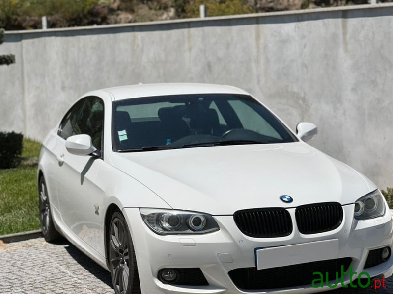 2011' BMW 320 photo #6