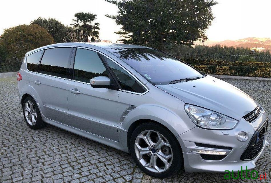 2011' Ford S-Max Titanium photo #2