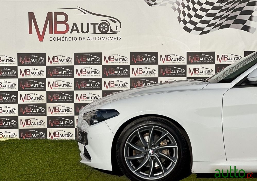 2017' Alfa Romeo Giulia 2.2 D Super At8 photo #2