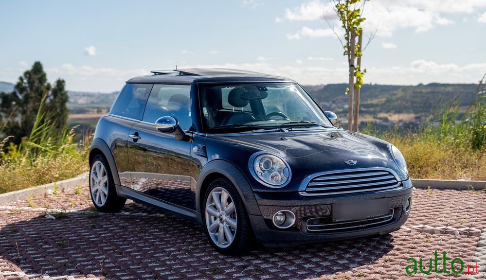 2009' MINI Cooper 3 Portas photo #1