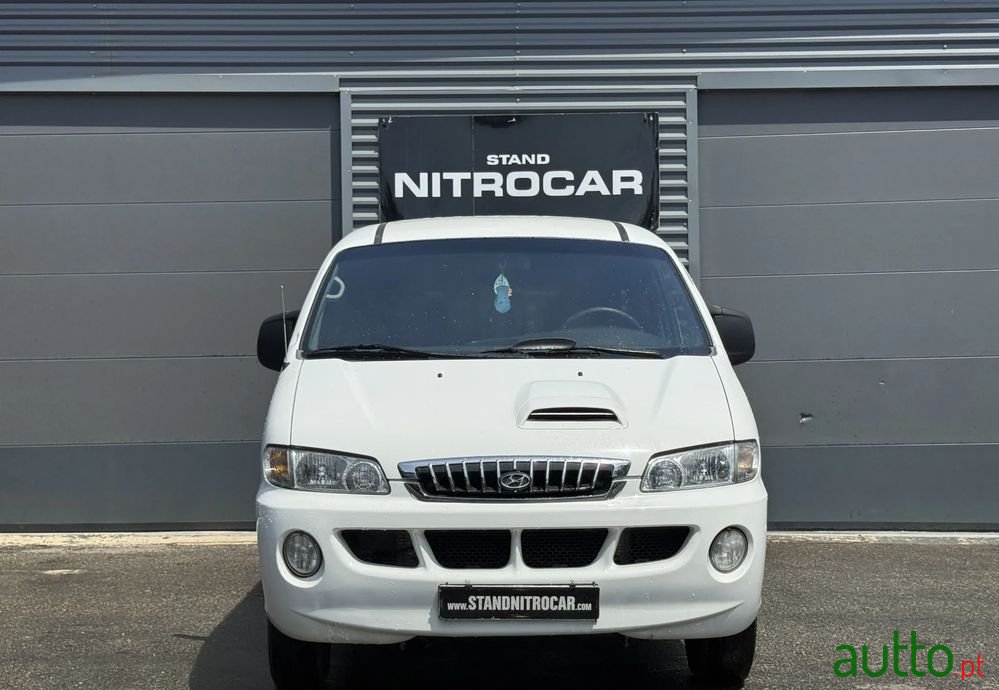 2001' Hyundai H-1 photo #2