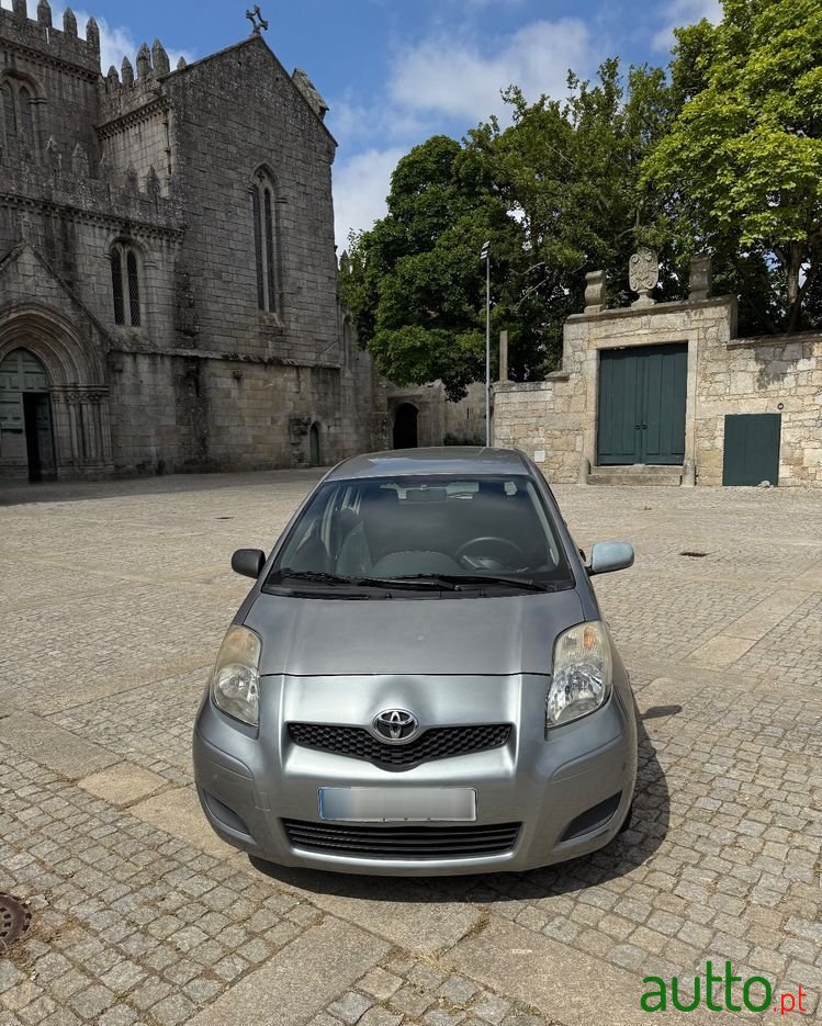 2010' Toyota Yaris 1.4 D-4D Ac Manual photo #2