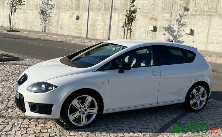 2010' SEAT Leon photo #2