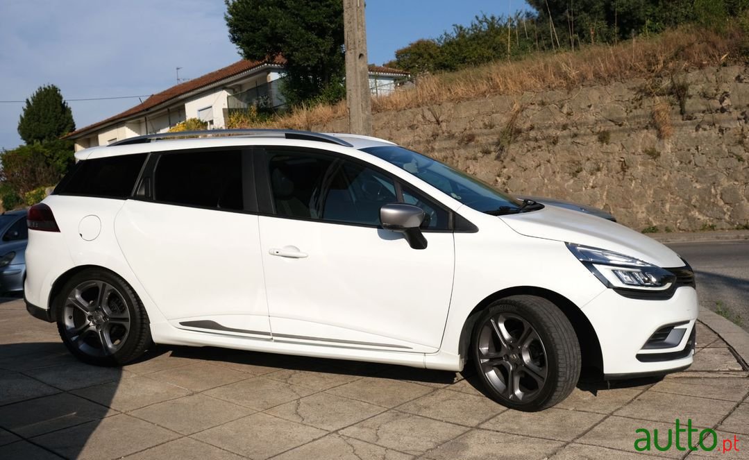 2018' Renault Clio Sport Tourer photo #4