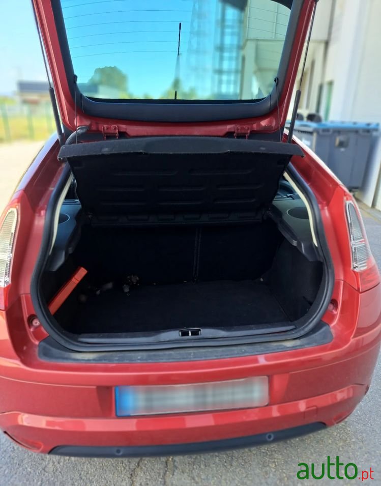 2010' Citroen C4 1.6 Thp Vts photo #4