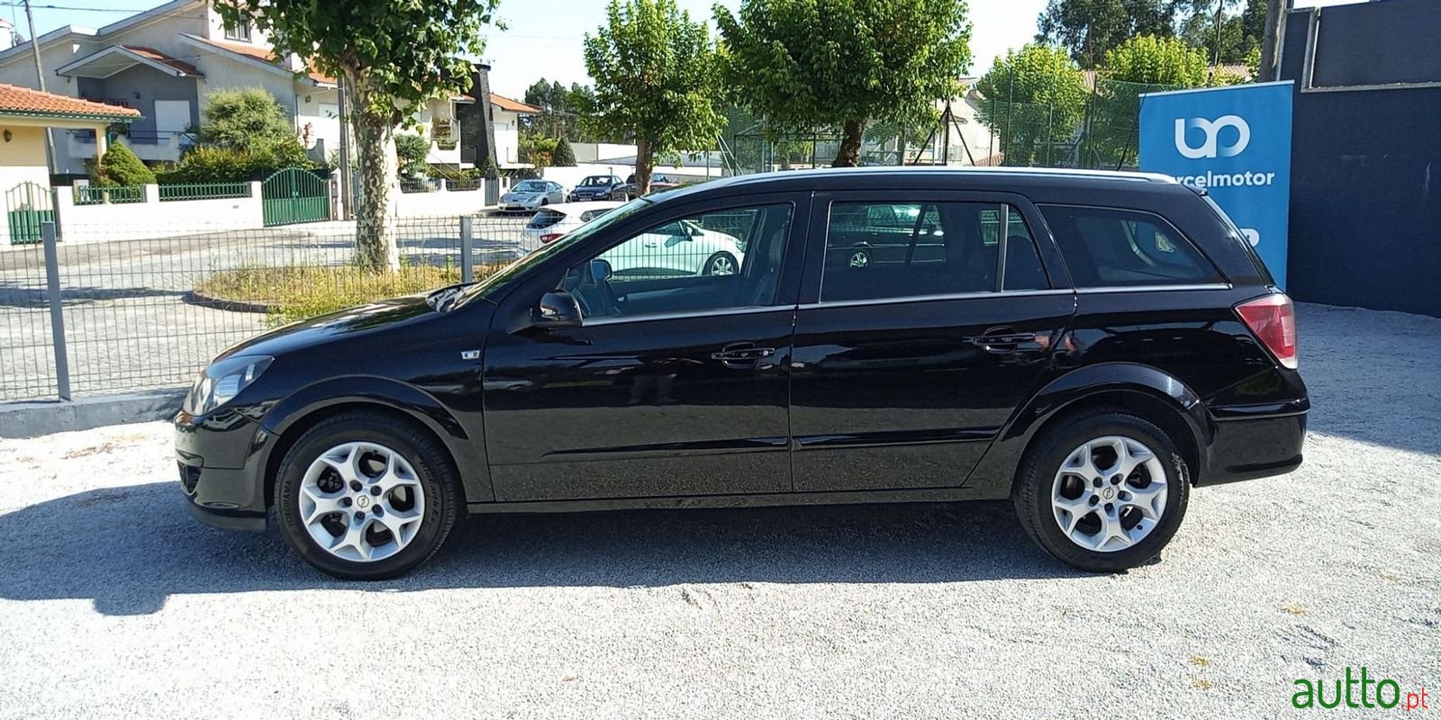 2006' Opel Astra Caravan photo #2