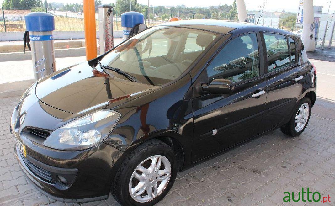 2007' Renault Clio 1.5 Dci photo #2