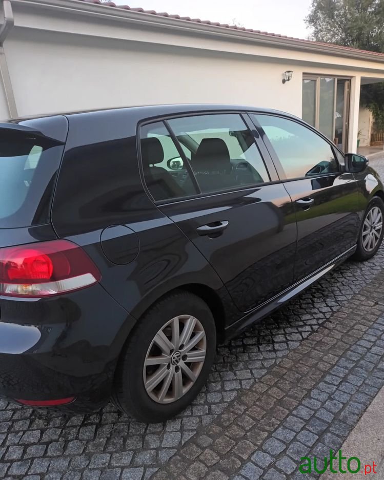 2010' Volkswagen Golf photo #5