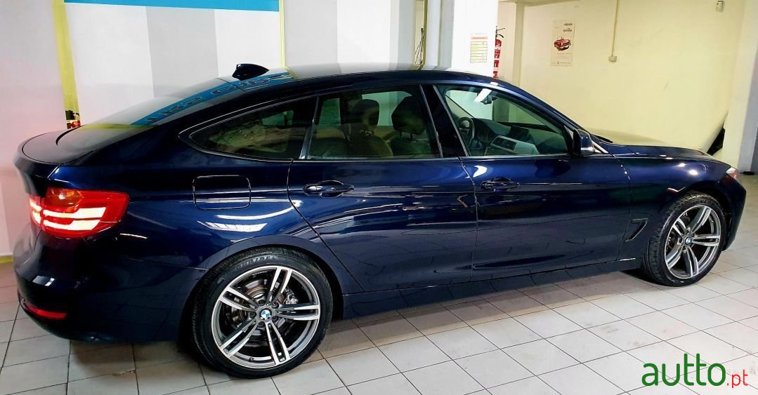 2015' BMW 318 Gran Turismo photo #5