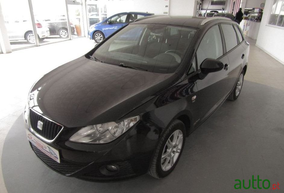 2011' SEAT Ibiza photo #2