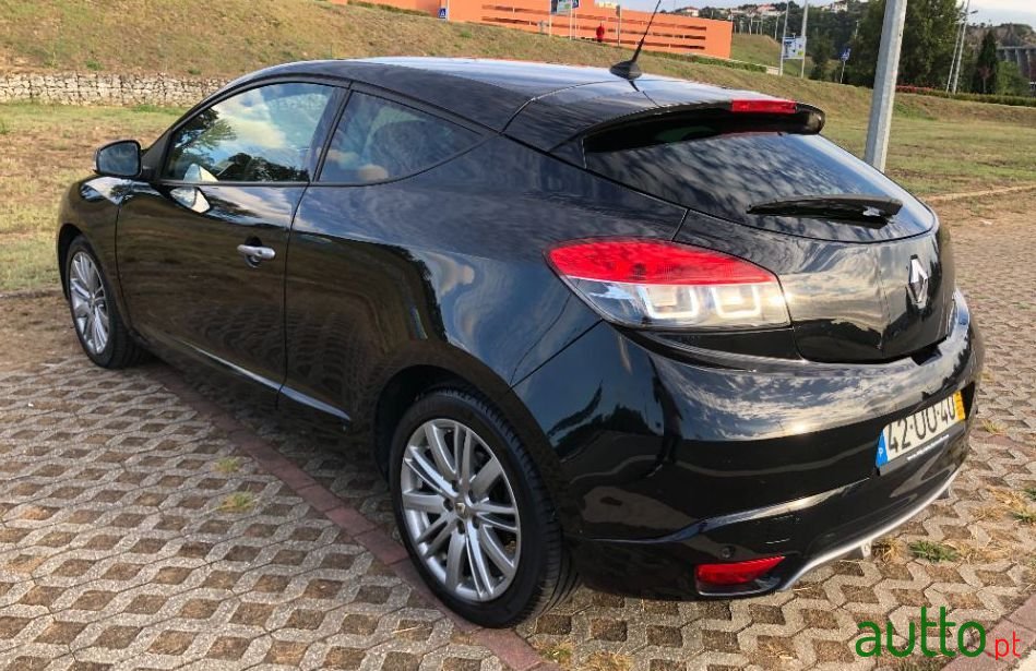 2012' Renault Megane Coupe photo #2