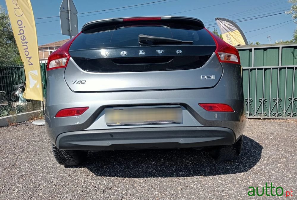 2017' Volvo V40 D2 Inscription photo #3