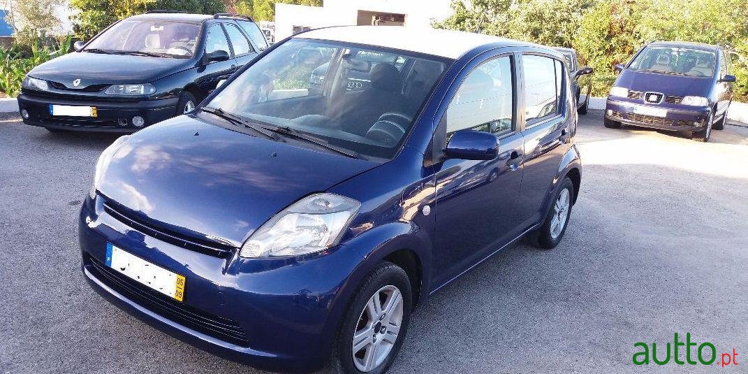 2005' Daihatsu Sirion 1.0 Look Ac photo #2