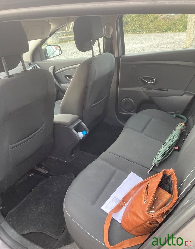 2014' Renault Megane Sport Tourer photo #5