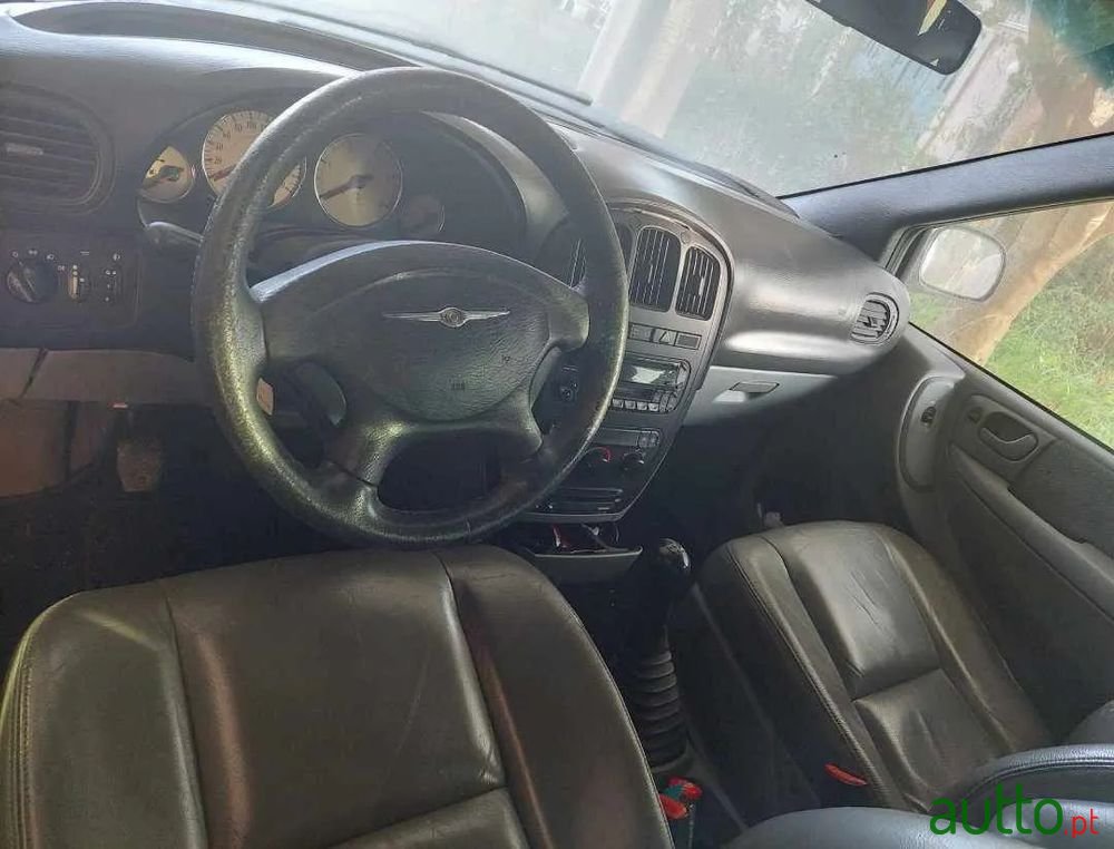 2006' Chrysler Voyager photo #5
