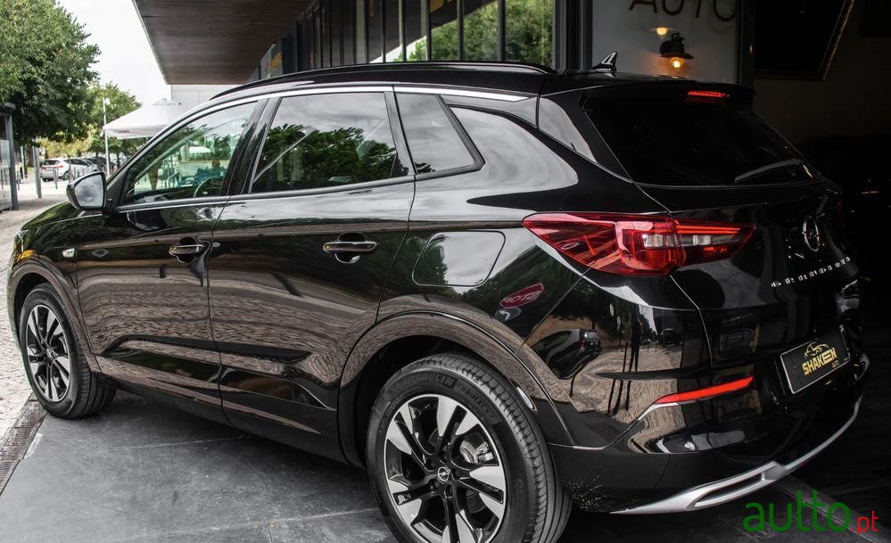2022' Opel Grandland 1.6 T Phev Elegance photo #3