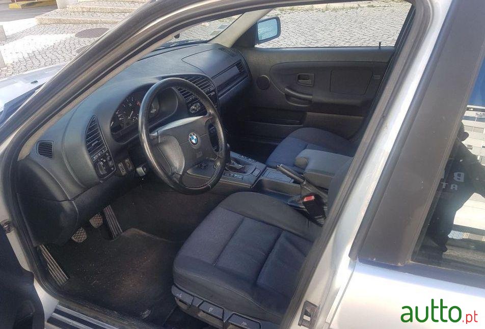 1998' BMW 318 318 Tds Turing photo #3