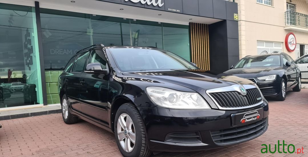 2011' Skoda Octavia Break photo #5