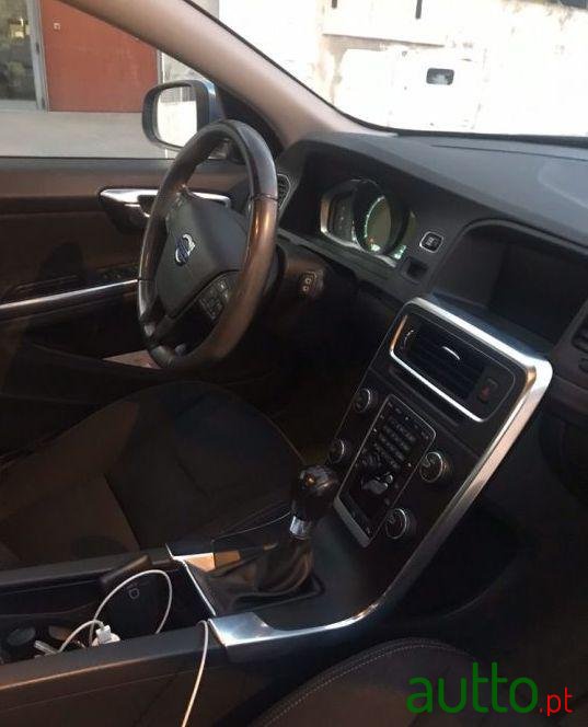 2013' Volvo V60 D2 photo #2