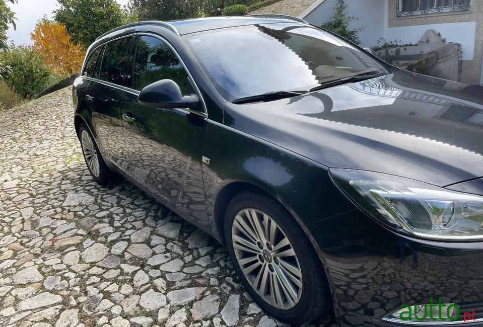 2012' Opel Insignia Sports Tourer photo #4