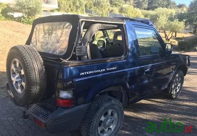 1999' Mitsubishi Pajero photo #1