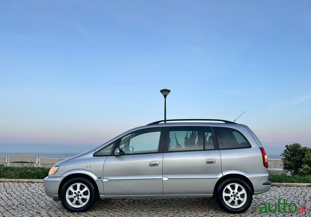 2004' Opel Zafira photo #5