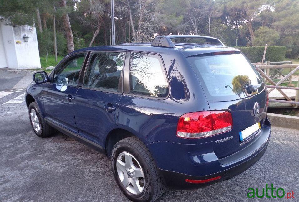 2004' Volkswagen Touareg photo #2