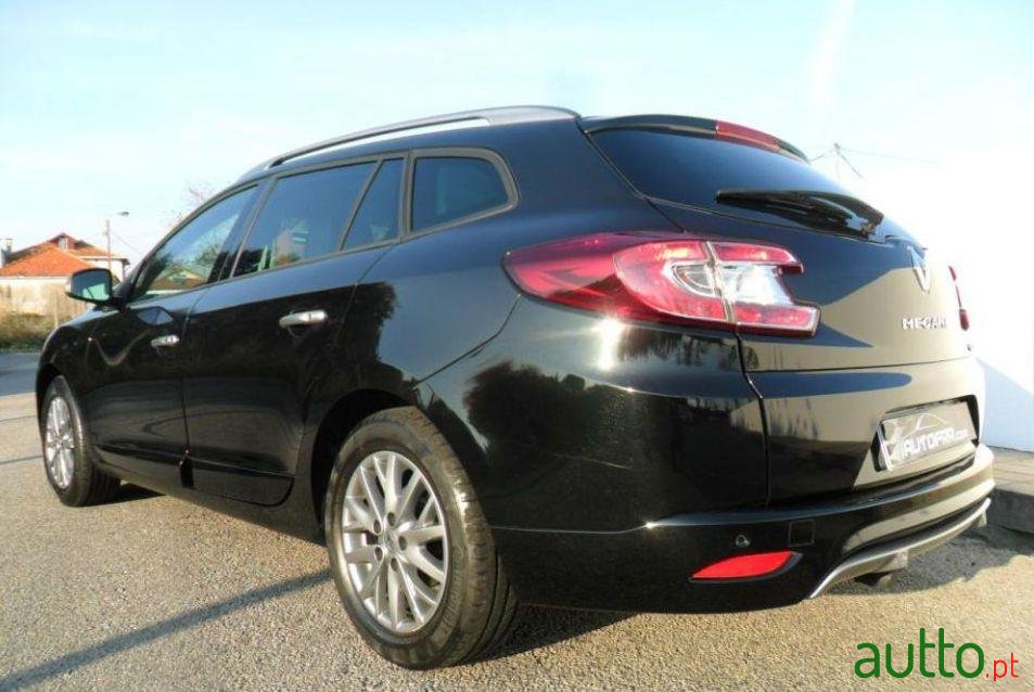 2013' Renault Megane Sport Tourer photo #2