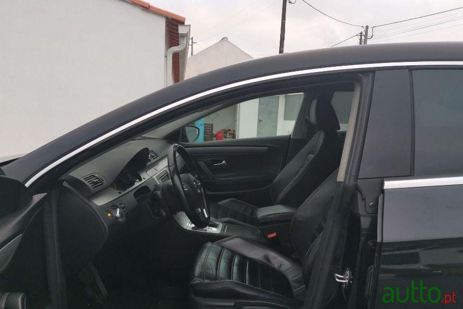 2008' Volkswagen Passat photo #4