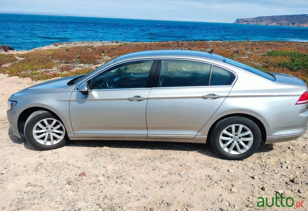 2016' Volkswagen Passat photo #2