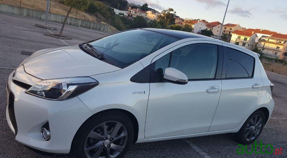 2014' Toyota Yaris Hybrid Full Extras photo #2