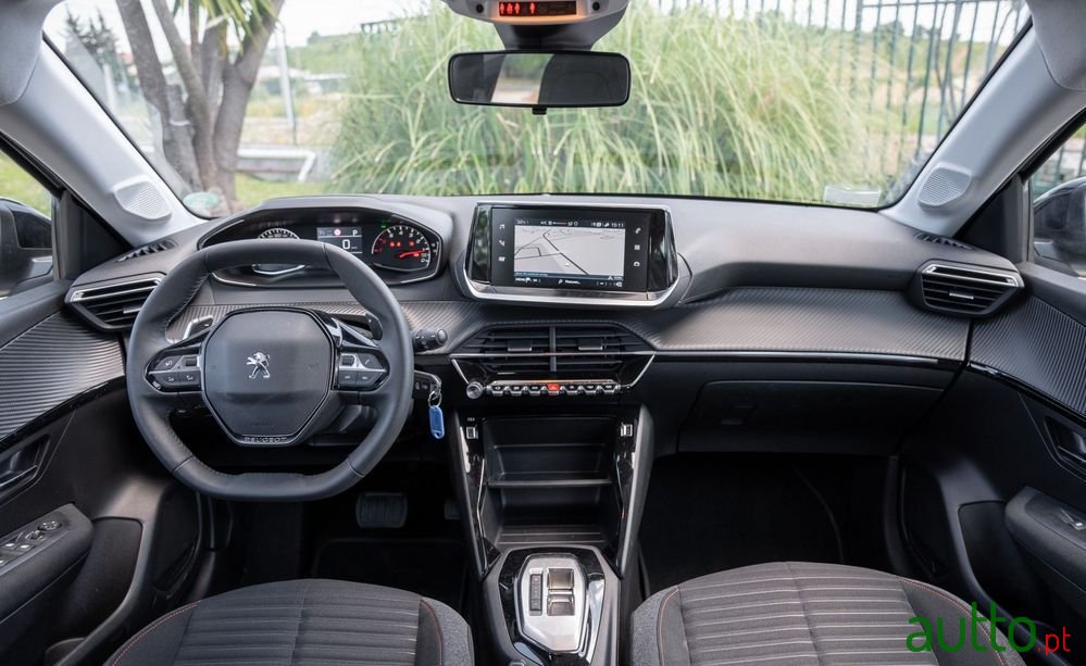 2023' Peugeot 208 photo #6