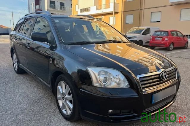 2005' Toyota Avensis Sw photo #1