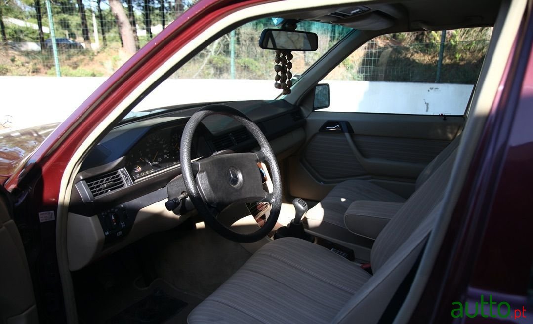 1986' Mercedes-Benz 200 photo #3