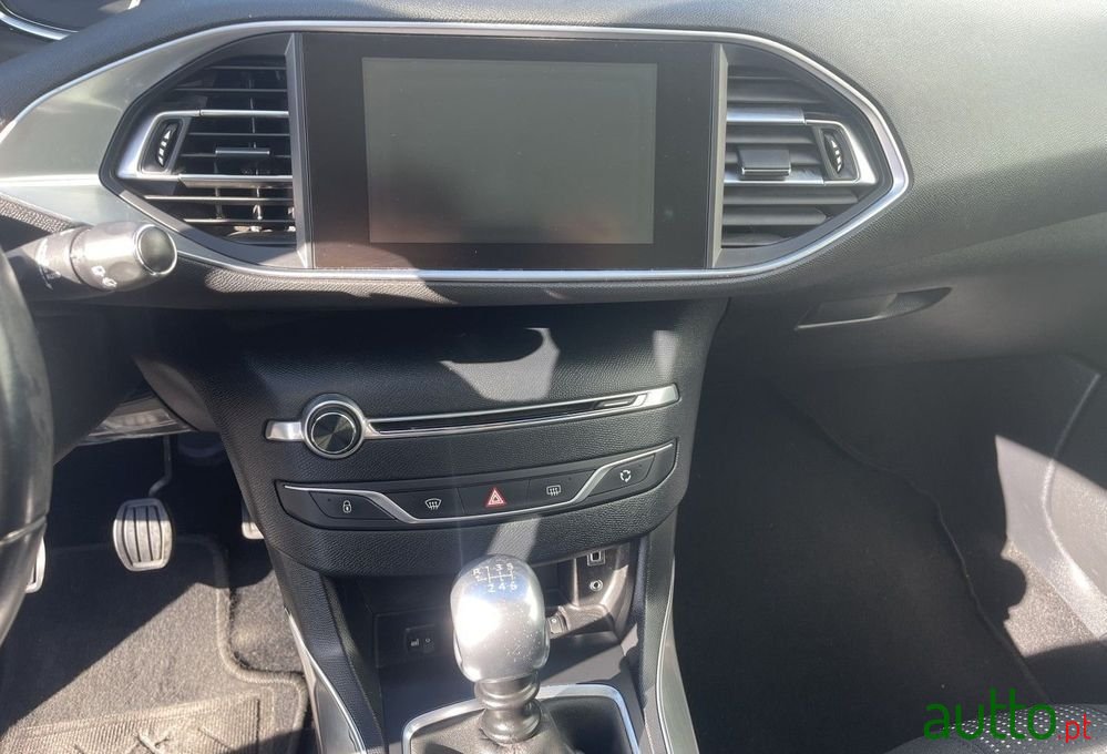 2016' Peugeot 308 photo #6