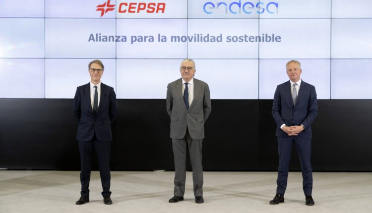 Cepsa e Endesa vão construir a maior rede de carregamento ultrarrápido em Portugal (e vai ser possível ‘atestar’ o carro em cerca de 10m)