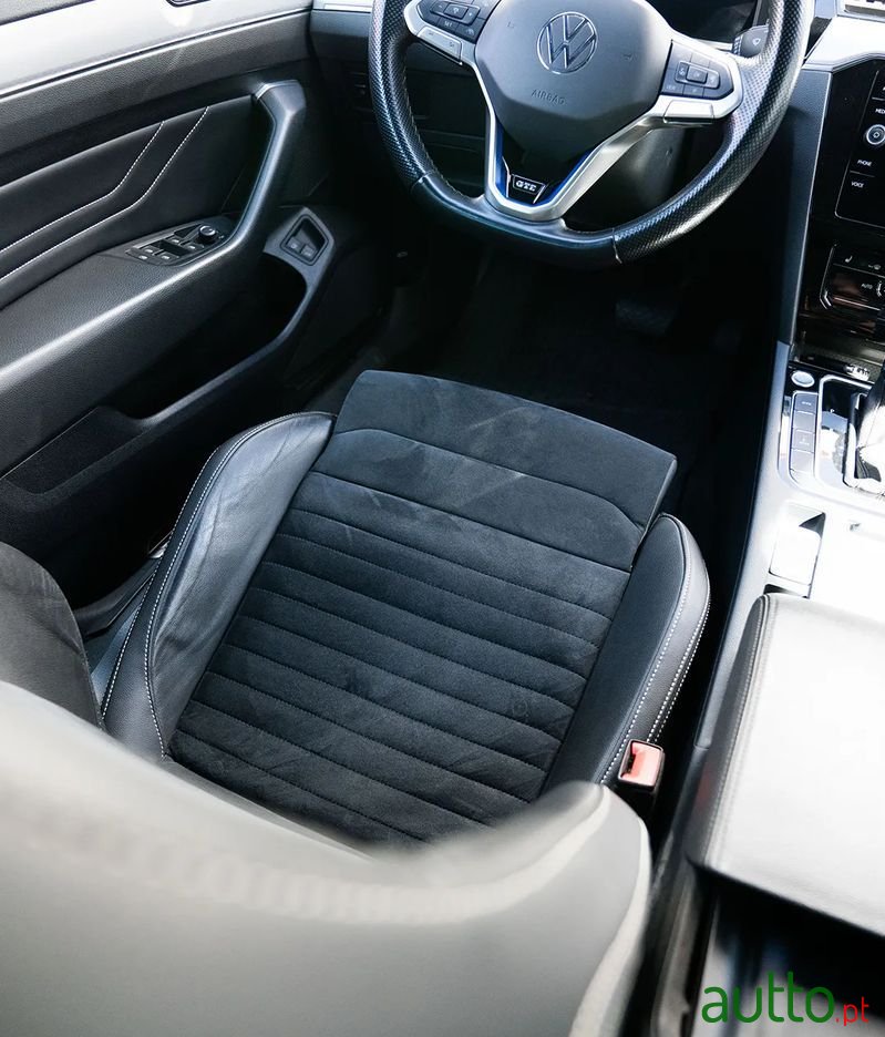 2021' Volkswagen Passat Variant photo #5