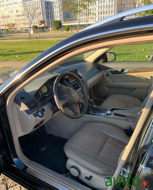 2008' Mercedes-Benz C-320 photo #4