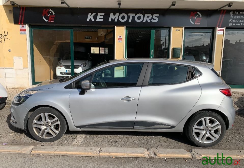 2019' Renault Clio photo #1
