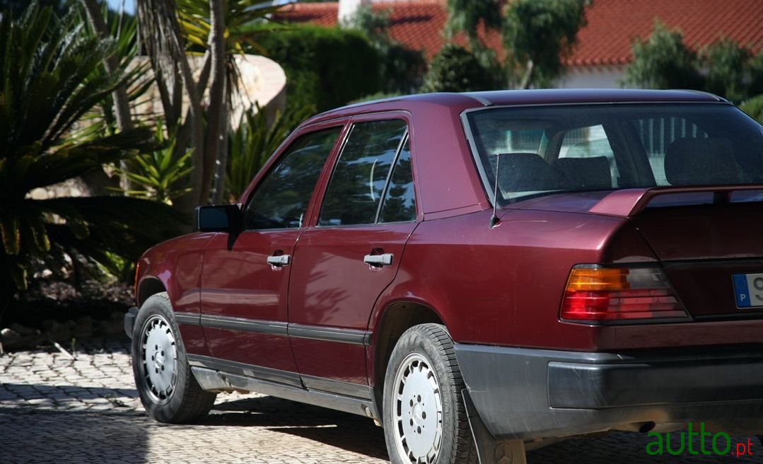 1986' Mercedes-Benz 200 photo #2