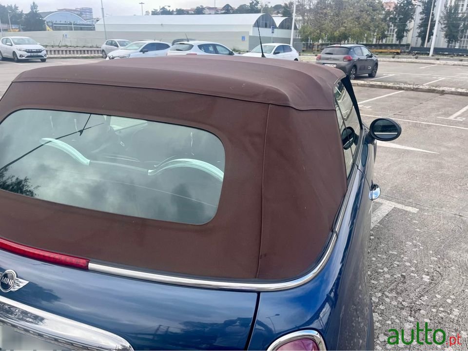 2010' MINI Cooper photo #3