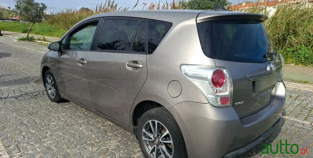 2015' Toyota Verso 1.6 D-4D Active photo #4