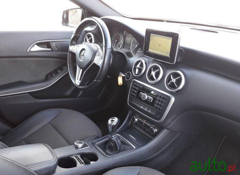 2015' Mercedes-Benz A-180 Cdi photo #2