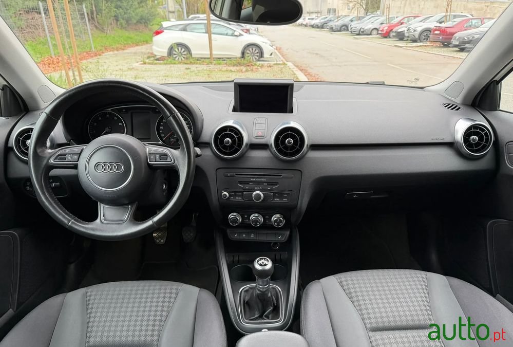 2011' Audi A1 photo #6