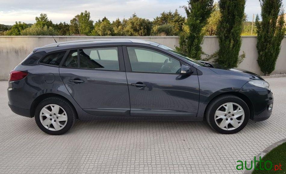 2013' Renault Megane Sport Tourer photo #1