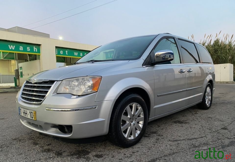 2009' Chrysler Grand Voyager photo #6