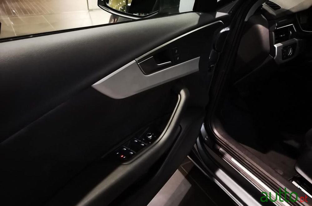 2017' Audi A4 Avant photo #5