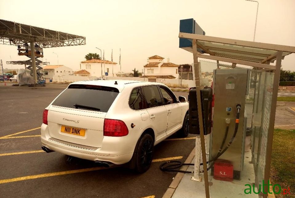 2006' Porsche Cayenne photo #4